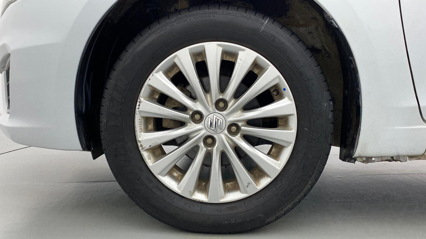 2016 Maruti Ciaz ZXI, Petrol, Manual, 32,872 km, Left Front Wheel