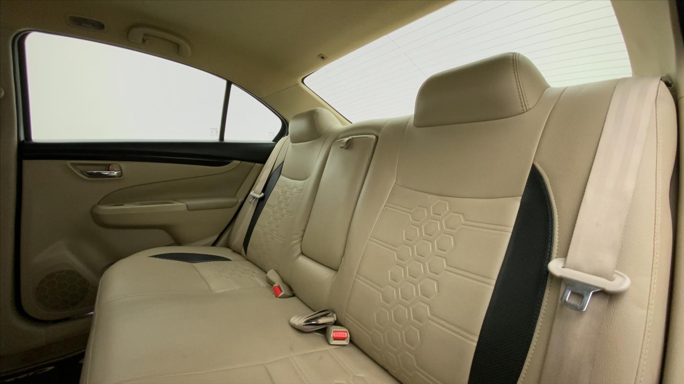 2016 Maruti Ciaz ZXI, Petrol, Manual, 32,872 km, Right Side Rear Door Cabin