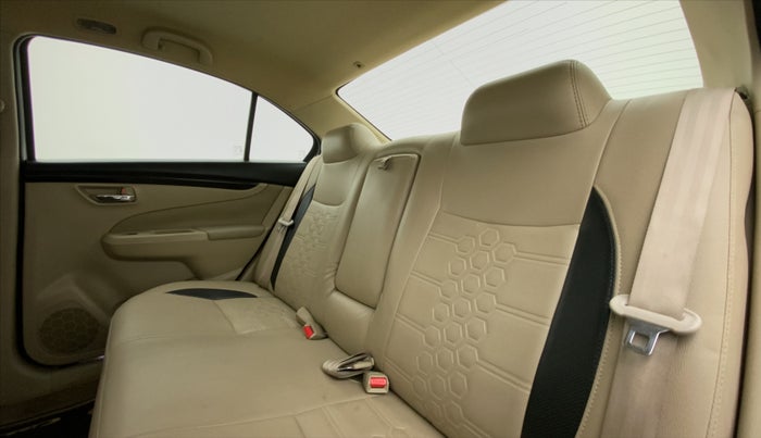 2016 Maruti Ciaz ZXI, Petrol, Manual, 32,872 km, Right Side Rear Door Cabin