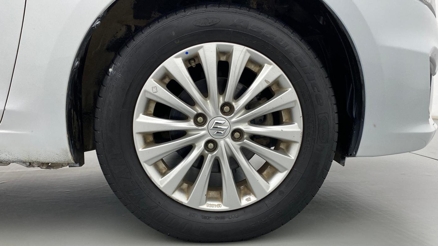 2016 Maruti Ciaz ZXI, Petrol, Manual, 32,872 km, Right Front Wheel