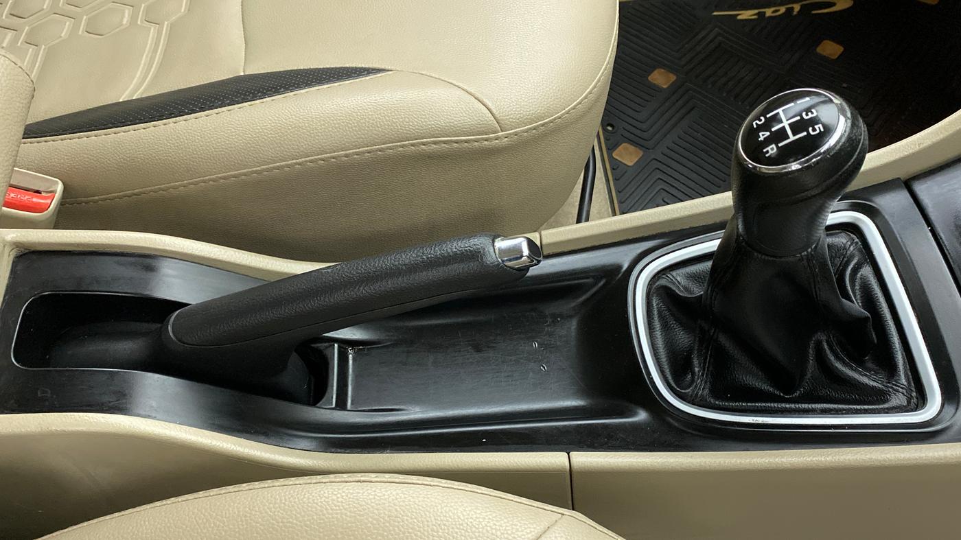 2016 Maruti Ciaz ZXI, Petrol, Manual, 32,872 km, Gear Lever