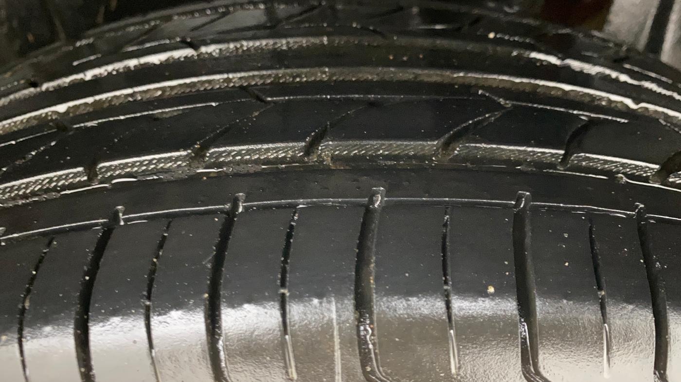 2022 Maruti XL6 ALPHA PLUS MT, Petrol, Manual, 90,737 km, Left Rear Tyre Tread