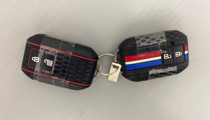 2022 Maruti Grand Vitara ALPHA SMART HYBRID AT, Petrol, Automatic, 52,705 km, Key Close Up