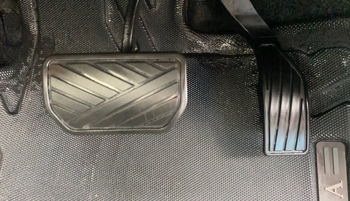 2022 Maruti Grand Vitara ALPHA SMART HYBRID AT, Petrol, Automatic, 52,705 km, Pedals