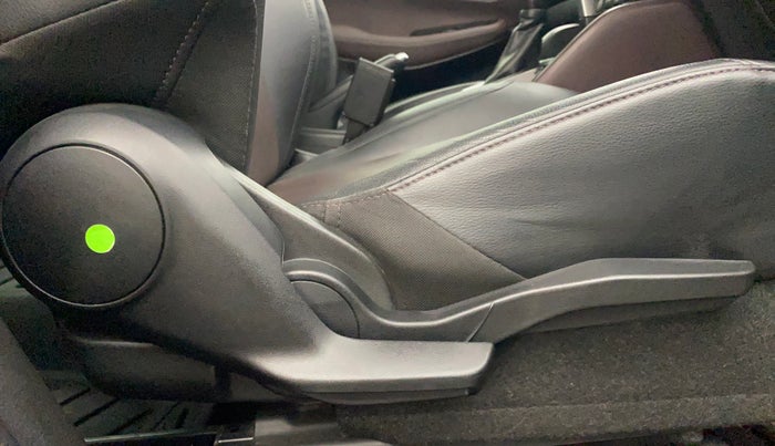 2022 Maruti Grand Vitara ALPHA SMART HYBRID AT, Petrol, Automatic, 52,705 km, Driver Side Adjustment Panel