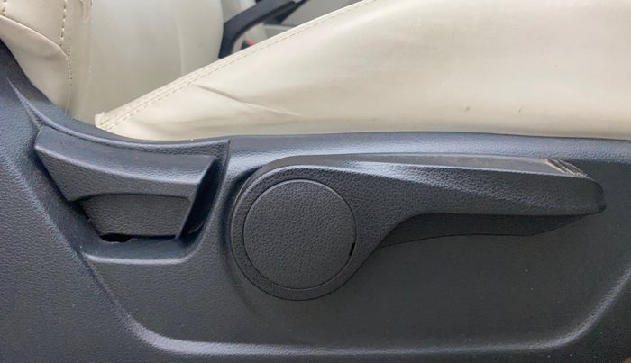 2021 Mahindra XUV300 W8 1.2 PETROL, Petrol, Manual, 62,330 km, Driver Side Adjustment Panel