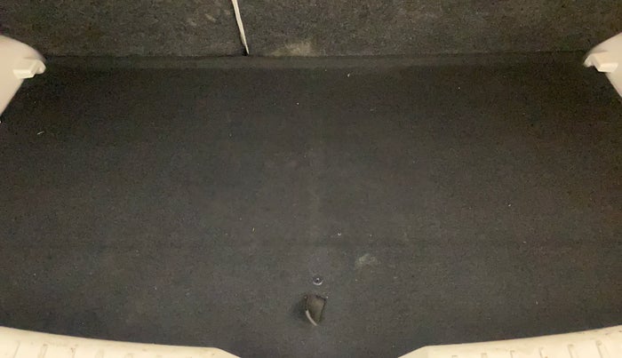 2021 Mahindra XUV300 W8 1.2 PETROL, Petrol, Manual, 62,330 km, Boot Inside