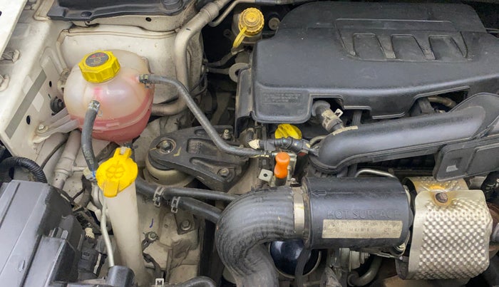 2021 Mahindra XUV300 W8 1.2 PETROL, Petrol, Manual, 62,330 km, Engine View - Right