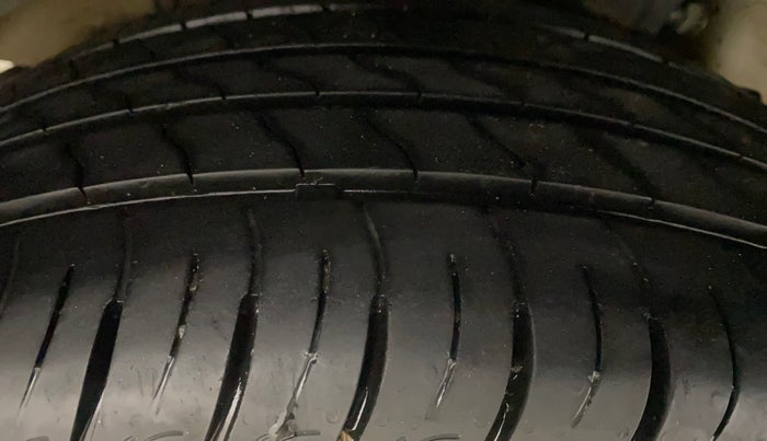 2021 Mahindra XUV300 W8 1.2 PETROL, Petrol, Manual, 62,330 km, Right Rear Tyre Tread