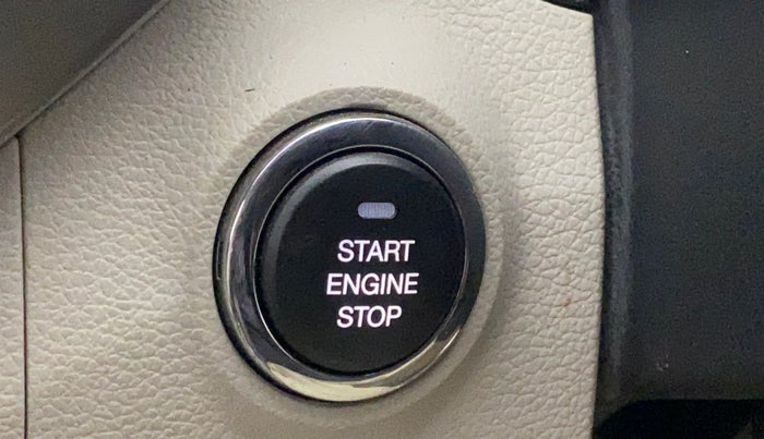 2021 Mahindra XUV300 W8 1.2 PETROL, Petrol, Manual, 62,330 km, Keyless Start/ Stop Button