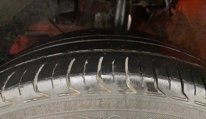 2017 Maruti Baleno DELTA PETROL 1.2, Petrol, Manual, 89,482 km, Left Front Tyre Tread