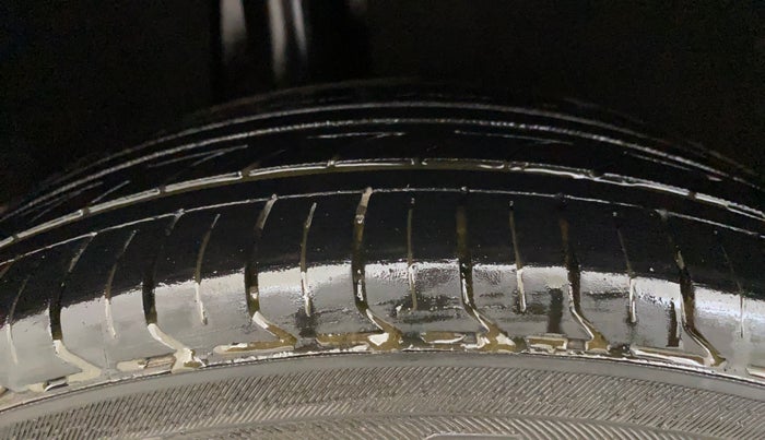 2017 Maruti Baleno DELTA PETROL 1.2, Petrol, Manual, 89,482 km, Right Rear Tyre Tread