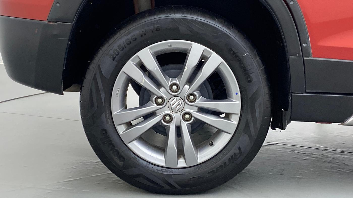 2017 Maruti Vitara Brezza ZDI, Diesel, Manual, 64,686 km, Right Rear Wheel
