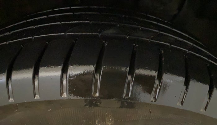 2019 Hyundai Elite i20 SPORTZ PLUS 1.2, CNG, Manual, 81,453 km, Right Front Tyre Tread