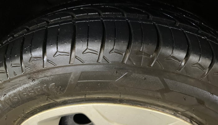 2017 Tata Tiago XT PETROL, Petrol, Manual, 50,317 km, Right Front Tyre Tread