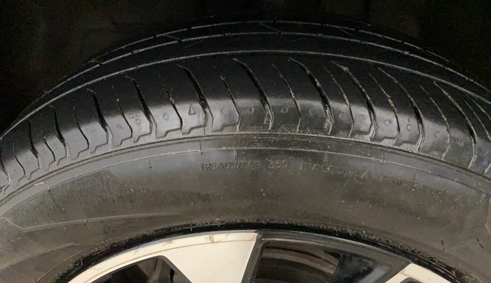 2022 Tata PUNCH ACCOMPLISHED AMT, Petrol, Automatic, 45,582 km, Left Front Tyre Tread