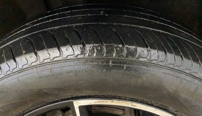 2022 Tata PUNCH ACCOMPLISHED AMT, Petrol, Automatic, 45,582 km, Right Front Tyre Tread