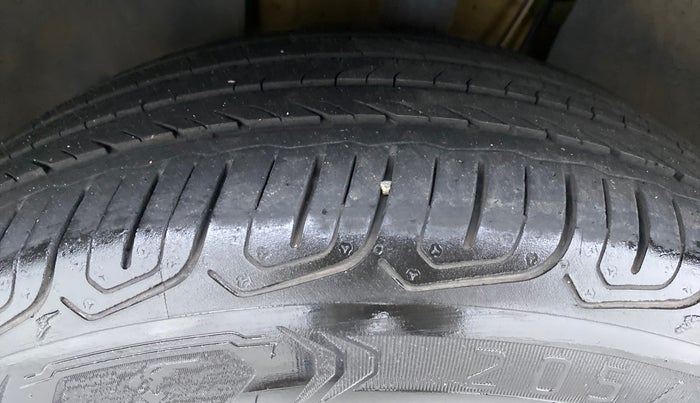 2021 Volkswagen TAIGUN GT PLUS 1.5 TSI DSG, Petrol, Automatic, 17,261 km, Left Front Tyre Tread