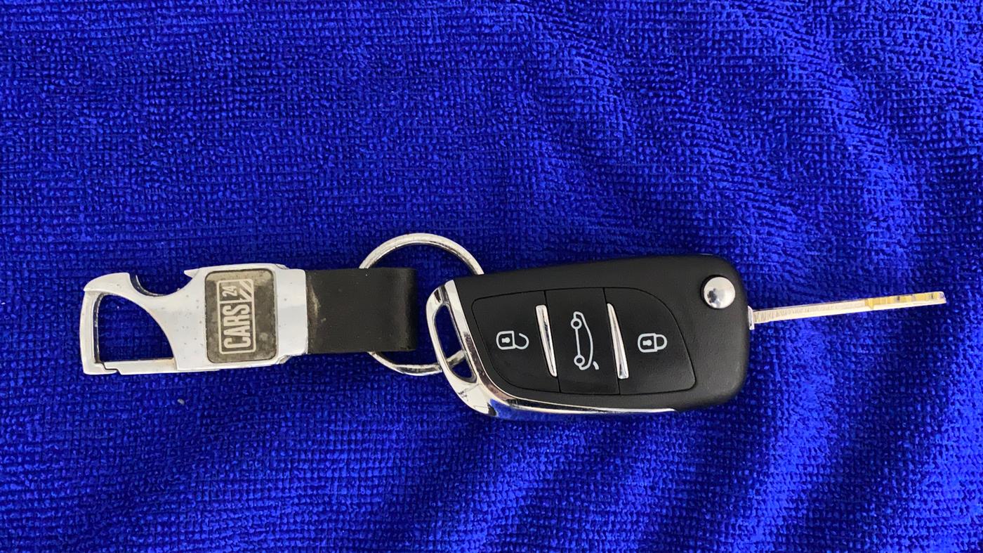 2017 Hyundai Xcent S 1.2, Petrol, Manual, 55,347 km, Key Close Up