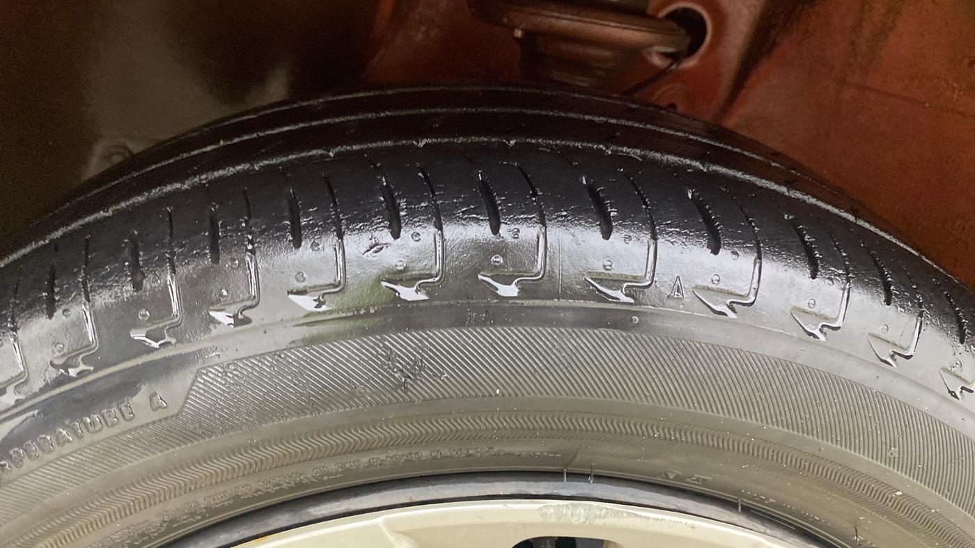 2018 Maruti IGNIS DELTA 1.2 AMT, Petrol, Automatic, 30,567 km, Left Front Tyre Tread