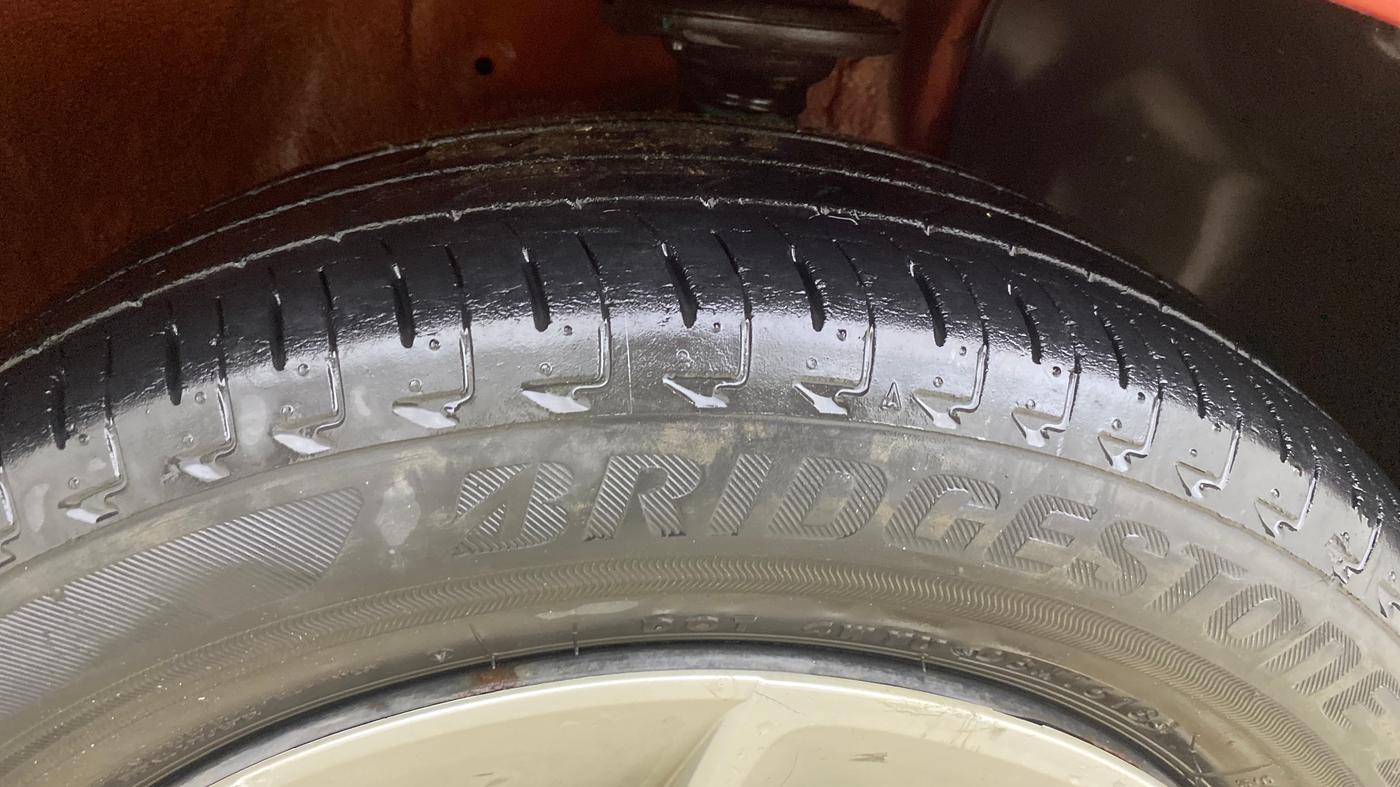 2018 Maruti IGNIS DELTA 1.2 AMT, Petrol, Automatic, 30,567 km, Right Front Tyre Tread