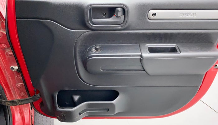 2022 Mahindra Thar LX  P 4WD AT CONVERTIBLE, Petrol, Automatic, 14,798 km, Driver Side Door Panels Control