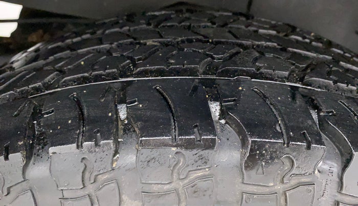 2022 Mahindra Thar LX  P 4WD AT CONVERTIBLE, Petrol, Automatic, 14,798 km, Right Rear Tyre Tread