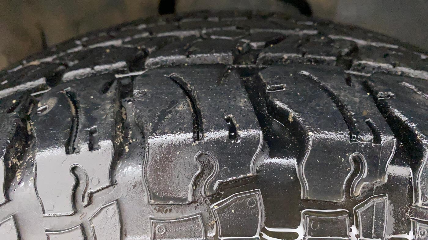 2022 Mahindra Thar LX  P 4WD AT CONVERTIBLE, Petrol, Automatic, 14,798 km, Right Front Tyre Tread