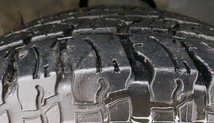 2022 Mahindra Thar LX  P 4WD AT CONVERTIBLE, Petrol, Automatic, 14,798 km, Right Front Tyre Tread