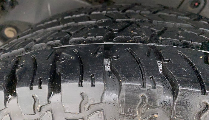 2022 Mahindra Thar LX  P 4WD AT CONVERTIBLE, Petrol, Automatic, 14,798 km, Left Rear Tyre Tread