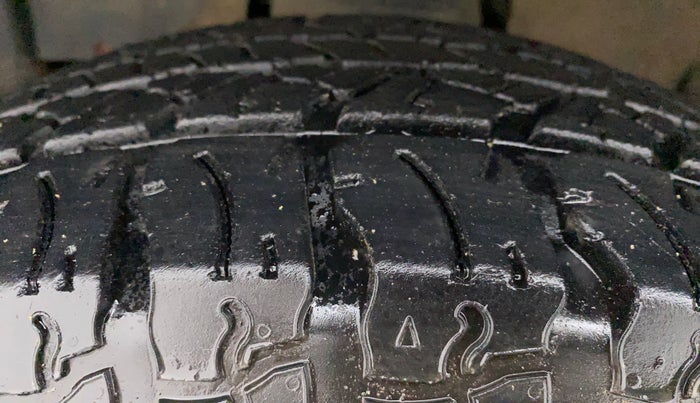 2022 Mahindra Thar LX  P 4WD AT CONVERTIBLE, Petrol, Automatic, 14,798 km, Left Front Tyre Tread