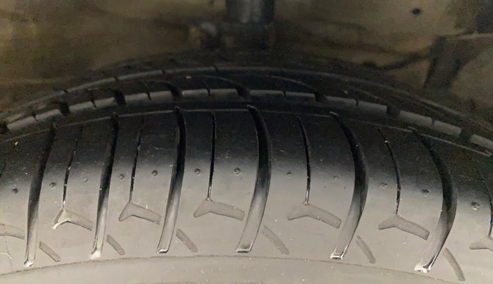 2018 Maruti Ciaz DELTA 1.4 MT PETROL, Petrol, Manual, 79,242 km, Right Front Tyre Tread