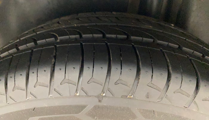 2018 Maruti Ciaz DELTA 1.4 MT PETROL, Petrol, Manual, 79,242 km, Left Rear Tyre Tread