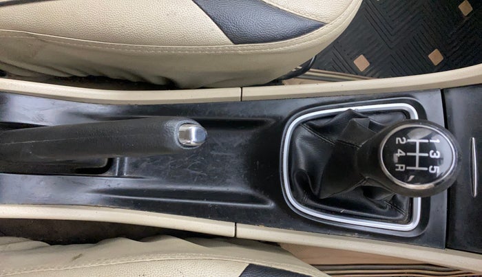 2018 Maruti Ciaz DELTA 1.4 MT PETROL, Petrol, Manual, 79,242 km, Gear Lever