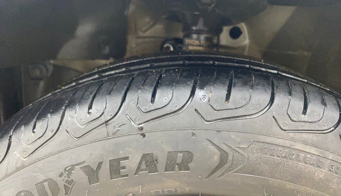 2016 Honda Brio S MT, Petrol, Manual, 47,726 km, Left Front Tyre Tread