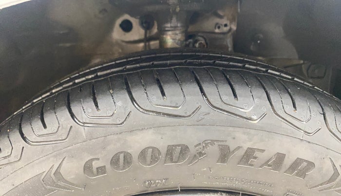 2016 Honda Brio S MT, Petrol, Manual, 47,726 km, Right Front Tyre Tread