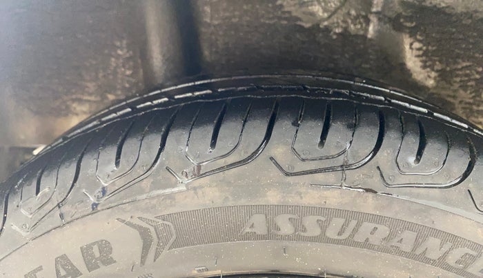 2016 Honda Brio S MT, Petrol, Manual, 47,726 km, Right Rear Tyre Tread