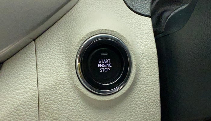 2023 Mahindra XUV300 W8 (O) 1.2 PETROL, Petrol, Manual, 694 km, Keyless Start/ Stop Button