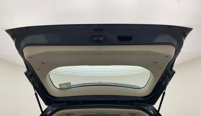 2023 Mahindra XUV300 W8 (O) 1.2 PETROL, Petrol, Manual, 694 km, Boot Door Open