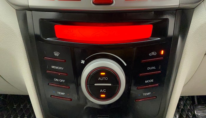 2023 Mahindra XUV300 W8 (O) 1.2 PETROL, Petrol, Manual, 694 km, Automatic Climate Control