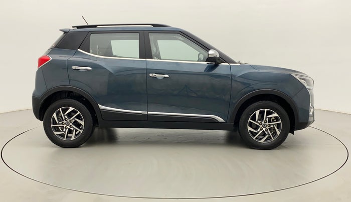 2023 Mahindra XUV300 W8 (O) 1.2 PETROL, Petrol, Manual, 694 km, Right Side View