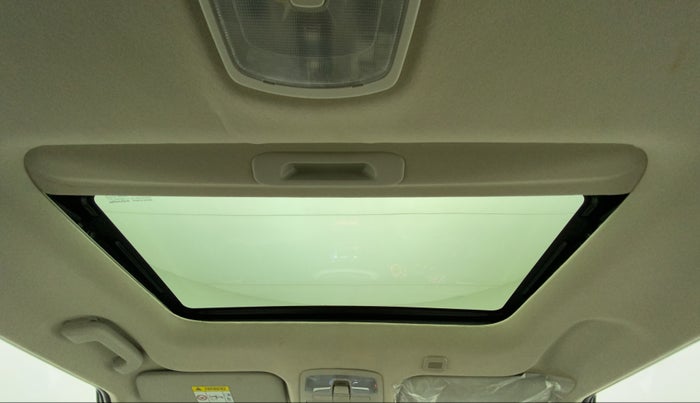 2023 Mahindra XUV300 W8 (O) 1.2 PETROL, Petrol, Manual, 694 km, Moonroof/ Sunroof