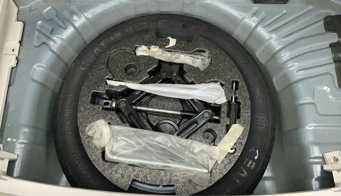 2023 Mahindra XUV300 W8 (O) 1.2 PETROL, Petrol, Manual, 694 km, Spare Tyre