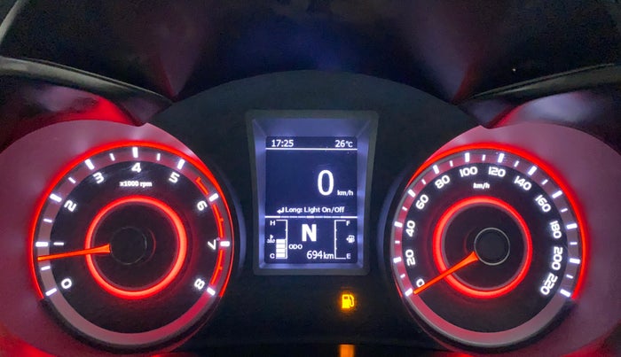 2023 Mahindra XUV300 W8 (O) 1.2 PETROL, Petrol, Manual, 694 km, Odometer Image