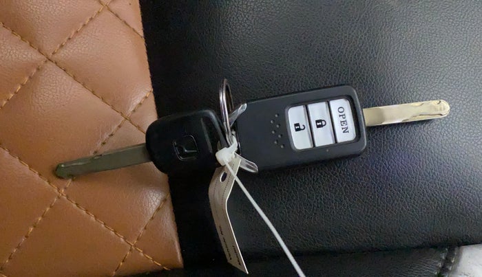 2017 Honda WR-V 1.2L I-VTEC VX MT, Petrol, Manual, 63,199 km, Key Close Up