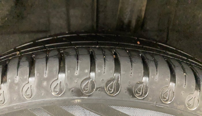 2020 Renault Kwid RXT 1.0 AMT (O), Petrol, Automatic, 39,313 km, Left Rear Tyre Tread