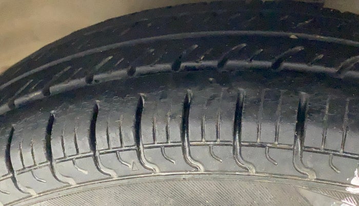 2016 Maruti Alto 800 LXI, Petrol, Manual, 89,856 km, Left Front Tyre Tread