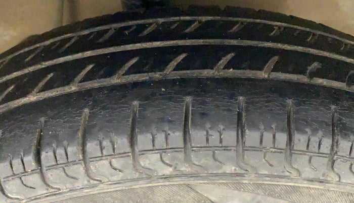 2016 Maruti Alto 800 LXI, Petrol, Manual, 89,856 km, Right Front Tyre Tread