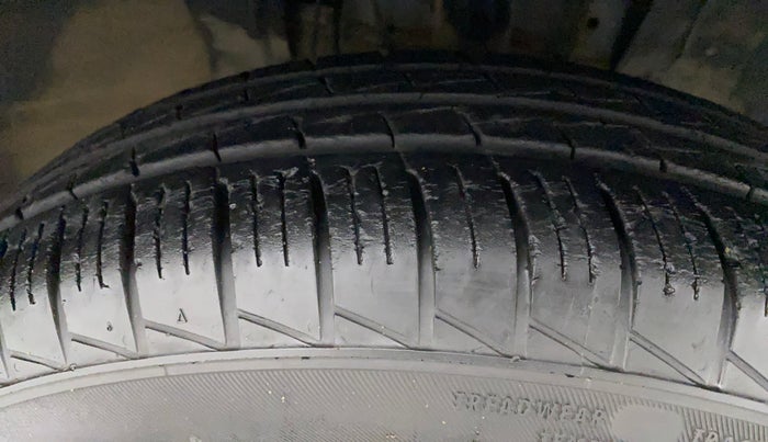 2019 Renault TRIBER RXZ, Petrol, Manual, 12,613 km, Right Front Tyre Tread