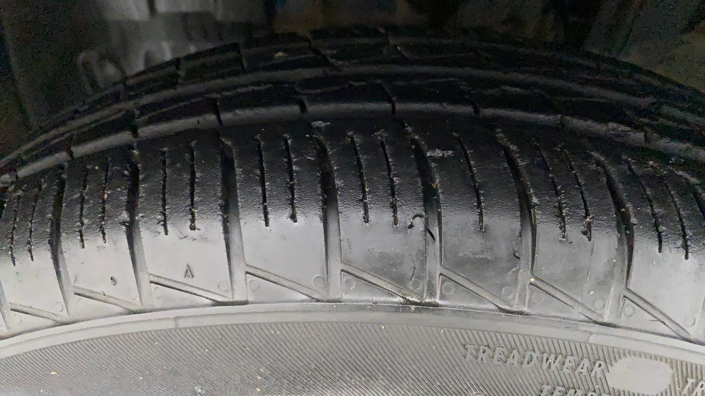 2019 Renault TRIBER RXZ, Petrol, Manual, 12,613 km, Left Front Tyre Tread